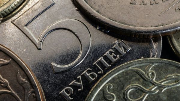 Расплатиться по долгам рублями, газ по-братски и несчастливое эмбарго. Главные экономические новости за день