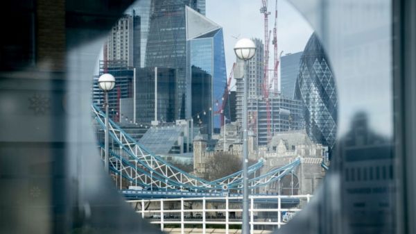 Британия ввела новые санкции против России в сфере услуг и СМИ. Ряд известных россиян тоже в списке