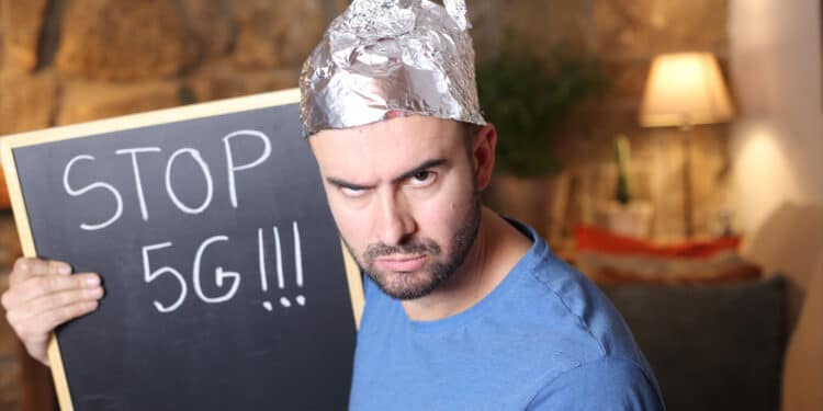 Психологическое исследование демонстрирует, как навешивание ярлыка "теория заговора" на идею влияет на ее достоверность