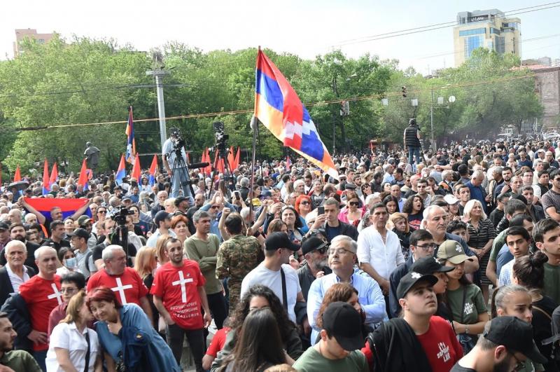 В Ереване проходит митинг оппозиции из-за возможных уступок Армении в переговорах о Нагорном Карабахе