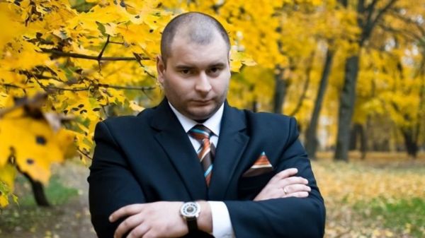 Новые "террористы" и задержанные адвокаты; у беженцев в Украину проблемы с документами. Главное в Беларуси за неделю