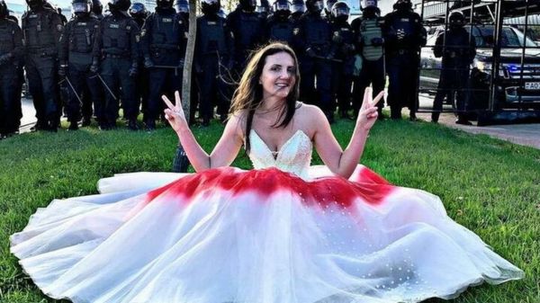 Новые "террористы" и задержанные адвокаты; у беженцев в Украину проблемы с документами. Главное в Беларуси за неделю