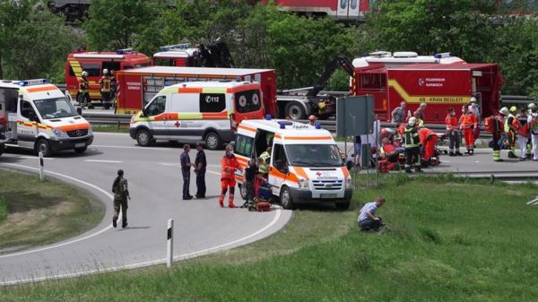 Крушение поезда на юге Германии: пять погибших, десятки пострадавших