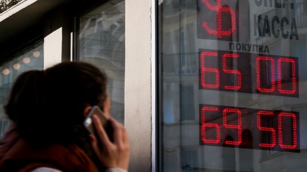 Новый рекорд рубля, блокада Калининграда и челноки на маркетплейсах. Главные экономические новости за день