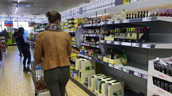 Падение цен, уход Tikkurila и восстановление "Азовстали". Главные экономические новости за день