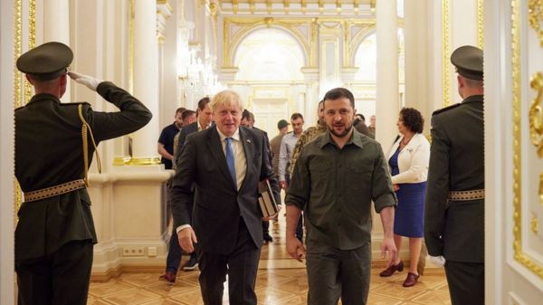 Борис Джонсон прилетел в Киев. Британия запускает программу подготовки украинских военных