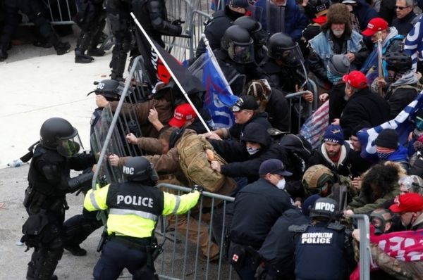 "Это было спланировано". В США прошел первый день слушаний о штурме Капитолия