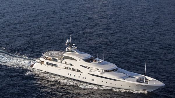 Перед войной "яхту Путина" эвакуировали из Гамбурга. Теперь известно, кому она может принадлежать