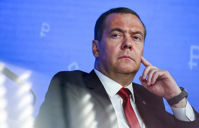 Медведев назвал передачу Украине РСЗО США угрозой, на которую Россия может ответить огнем