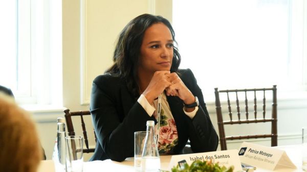 Умер Жозе Эдуарду душ Сантуш, правивший Анголой 38 лет. Авторитаризм и коррупция не помешали ему оставить власть