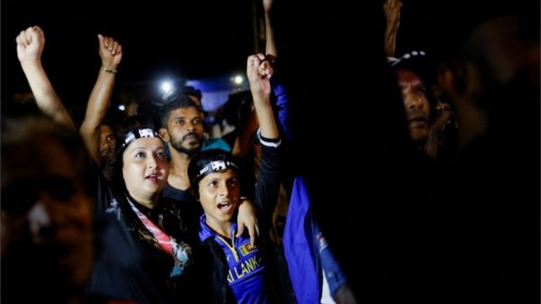 Президент Шри-Ланки бежал в Сингапур. Он сообщил имейлом о своей отставке