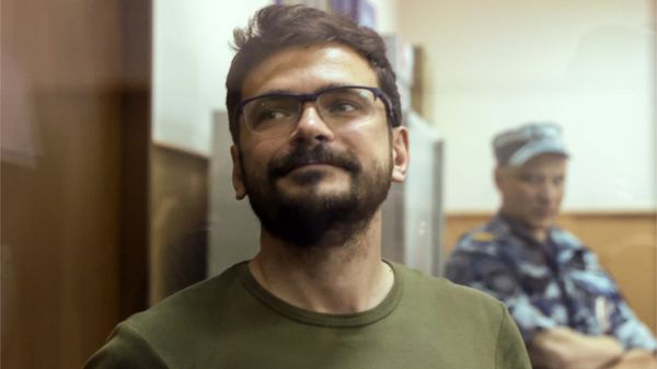 "Ну объясни, чего ты не уехал?" Суд арестовал Илью Яшина по делу о "военных фейках"