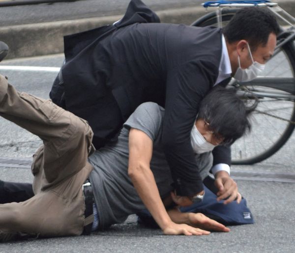 В Японии убит бывший премьер-министр страны Синдзо Абэ. В него стреляли во время митинга