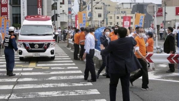 В Японии убит бывший премьер-министр страны Синдзо Абэ. В него стреляли во время митинга