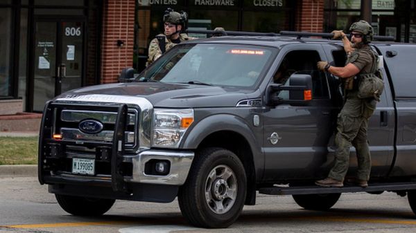 Вооружен и опасен. В Чикаго задержан подозреваемый в стрельбе на параде по случаю Дня независимости