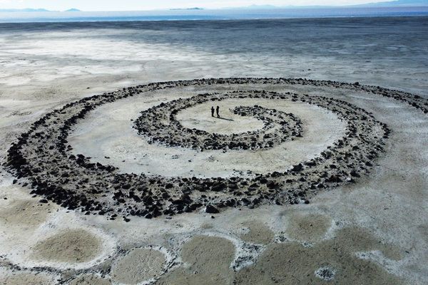 Знаменитое Большое Соленое озеро в США медленно умирает. Почему оно убивает все вокруг?