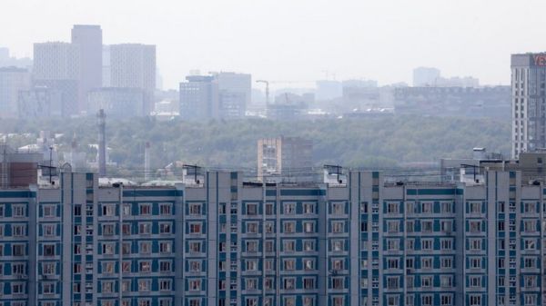 Москву накрыл смог от лесных пожаров в Рязанской области. На улицу советуют выходить в масках