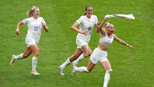 Женский футбол: Англия в экстазе после исторической победы на Евро-2022