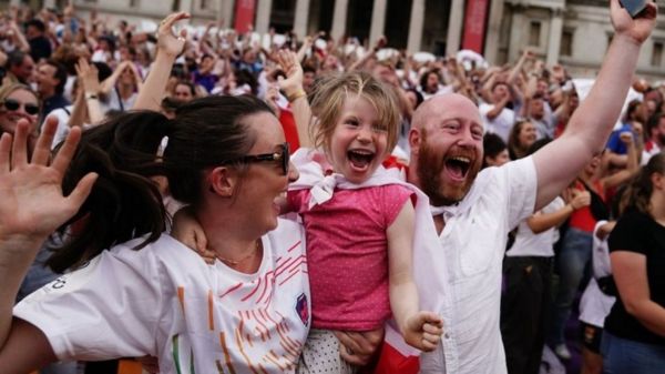 Женский футбол: Англия в экстазе после исторической победы на Евро-2022