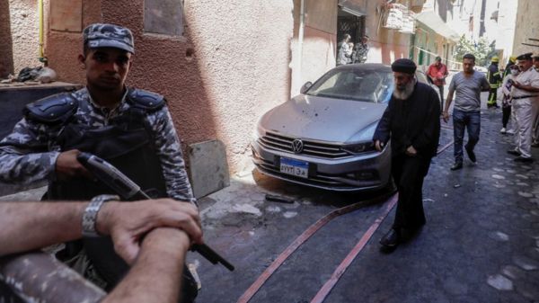 При пожаре в коптской церкви в египетской Гизе погибли более 40 человек