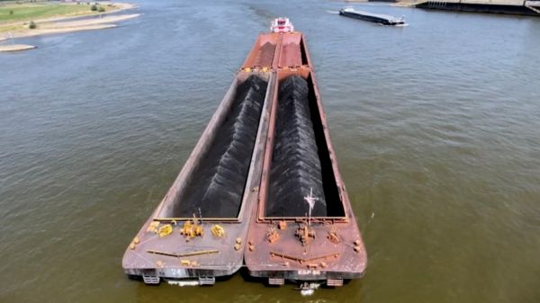 Пересохший от засухи Рейн уже в понедельник может стать непригодным для судоходства