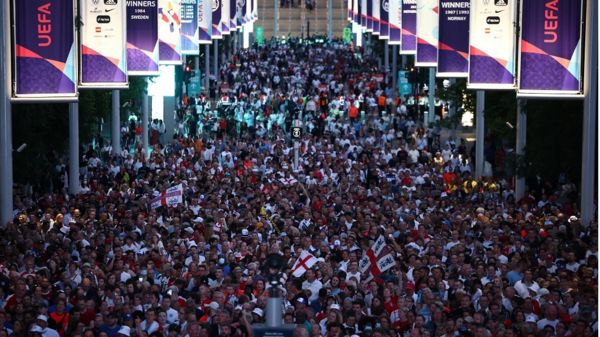 Женский футбол: Англия в экстазе после исторической победы на Евро-2022