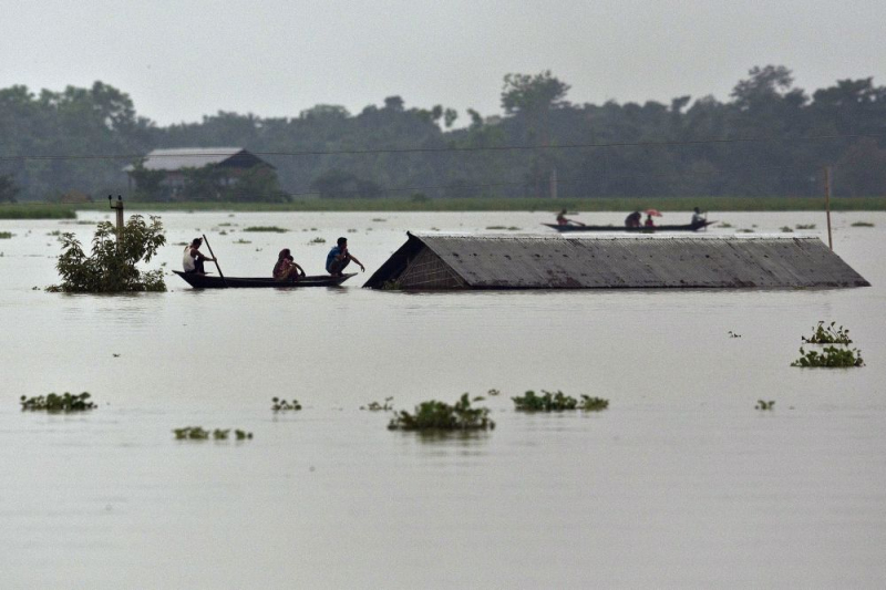 На востоке Индии в зоне наводнения оказались около 1 млн человек
