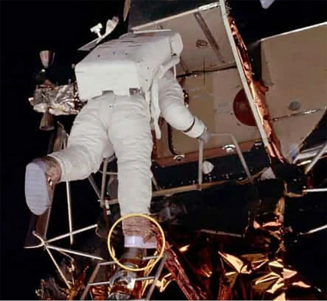 Следы на Луне отличаются от подошв ботинок американских астронавтов