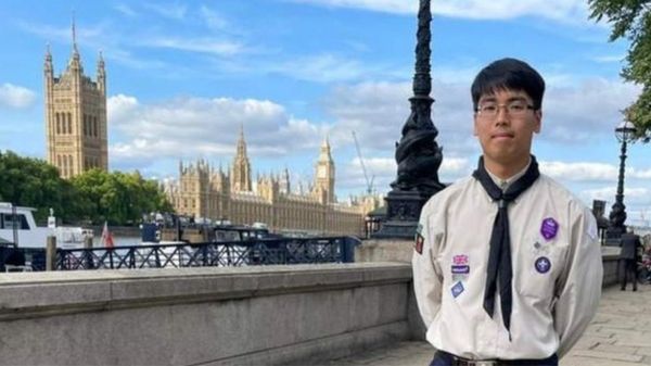 Король Карл III и принцы Уильям и Гарри прошли за гробом Елизаветы II. Траурная процессия в Лондоне – фотографии