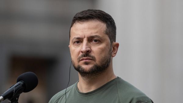 Зеленский пообещал "цивилизованное обращение" россиянам, добровольно сдавшимся в плен