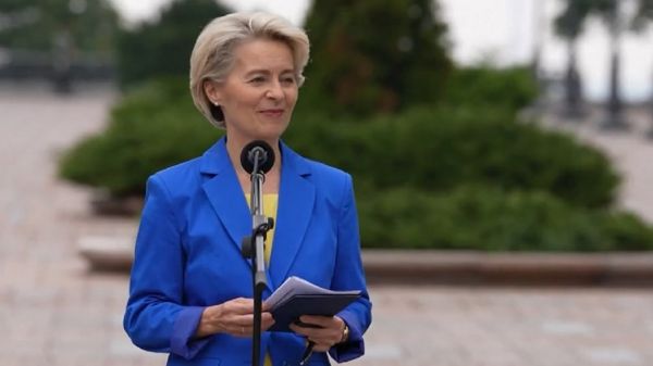 Глава Еврокомиссии в Киеве: поддержка Украины стоит дорого, но мы не отступимся