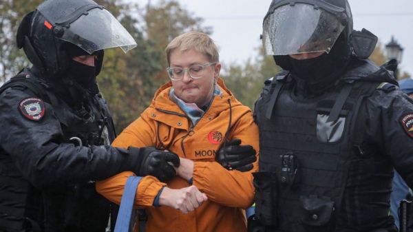 Протесты против мобилизации в России: десятки городов, почти 800 задержанных