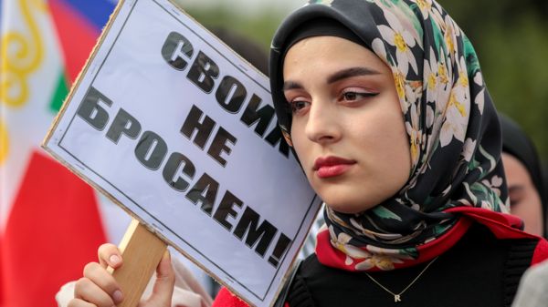 "Нахера нам Херсон, умирать за него не собираюсь": протесты, поджоги военкоматов и хаос с призывом. Как идет мобилизация в России