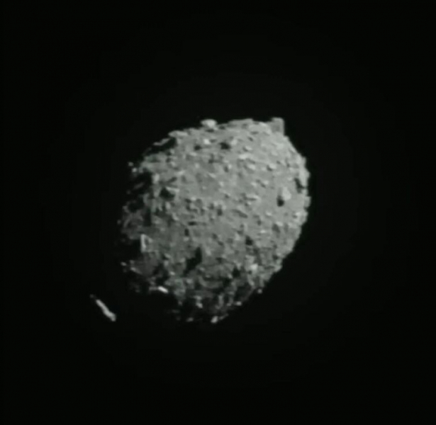 Зонд DART успешно врезался в астероид Диморфос