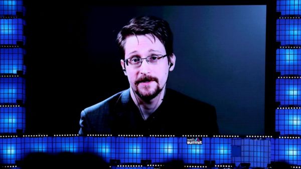 Путин дал российское гражданство Сноудену. Его не мобилизуют