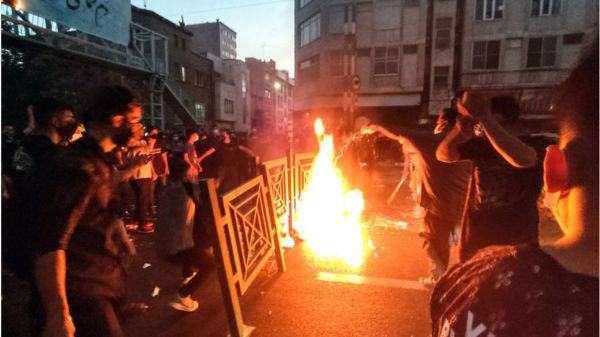 Протесты в Иране: президент страны обещает решительно разделаться с недовольными