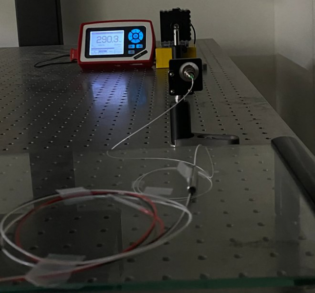 Лазерный зарядник смог передать энергию устройству на расстояние 30 метров 