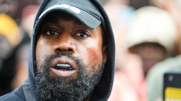 Рэпера Канье Уэста заблокировали в соцсетях за антисемитские высказывания
