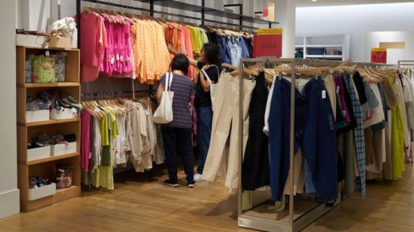 Рэпера Канье Уэста заблокировали в соцсетях за антисемитские высказывания