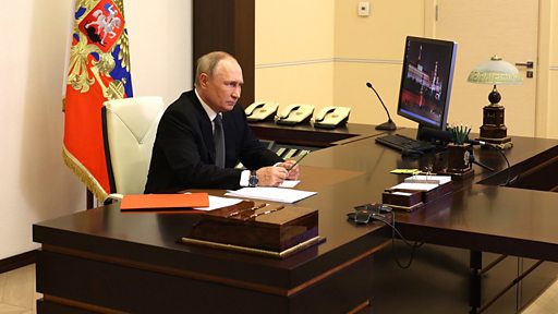 "Война пришла на территорию России". Что значат указы Путина о военном положении и "уровнях реагирования" в регионах