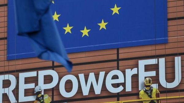 Саммит ЕС: Киеву обещаны 1,5 млрд евро в месяц в 2023 году. Вопрос о потолке цены на газ пока далек от решения