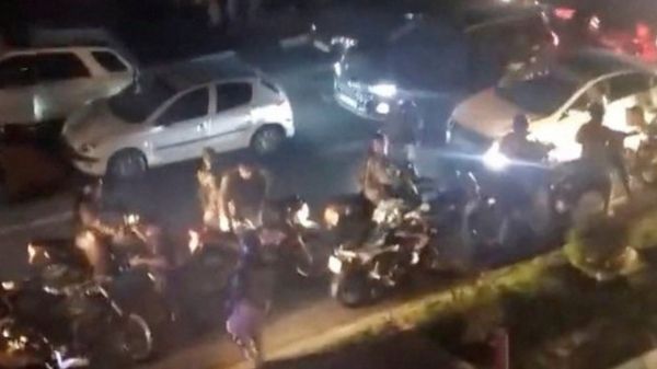 "Лучше смерть, чем унижение". В Иране к массовым протестам присоединились студенты