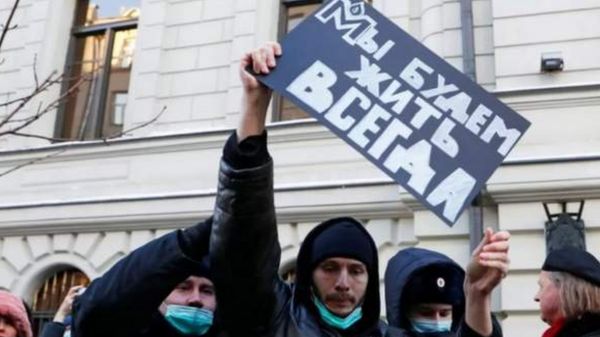 Нобелевскую премию мира получили основатель белорусской "Весны" Алесь Беляцкий, российский "Мемориал"* и украинский Центр гражданских свобод