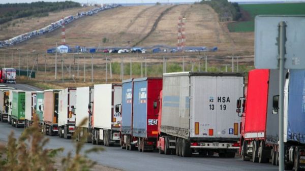 "Гуманитарная катастрофа". Как бегущие от мобилизации провели неделю в пробках на границах России