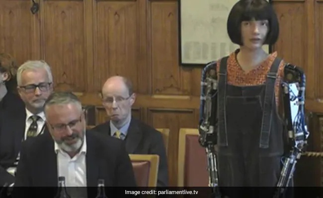 Робот-художник - "Я не живой, но могу создавать искусство"