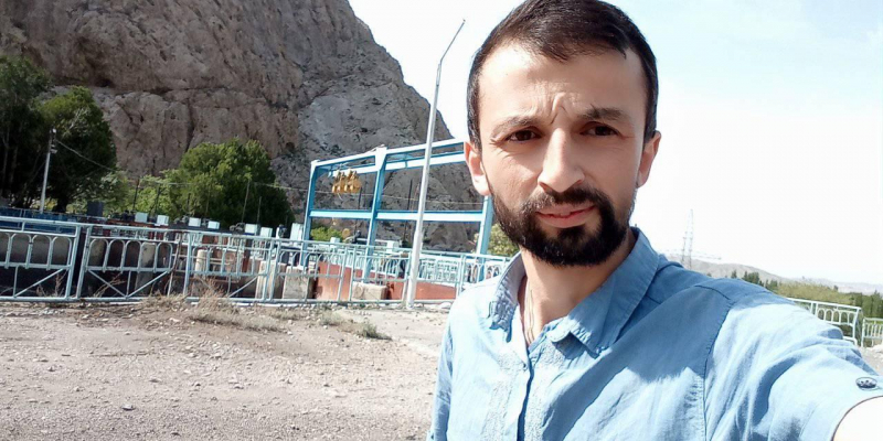 Суд в Таджикистане приговорил к 10 годам лишения свободы известного журналиста и блогера Далера Имомали