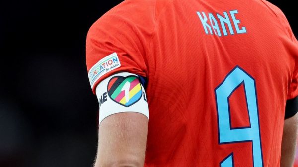 ЧМ-2022 в Катаре: сборная Германии устроила акцию протеста против запрета на "радужную" повязку