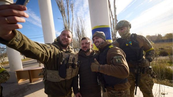 Фото дня: Зеленский в Херсоне спустя несколько дней после отступления России