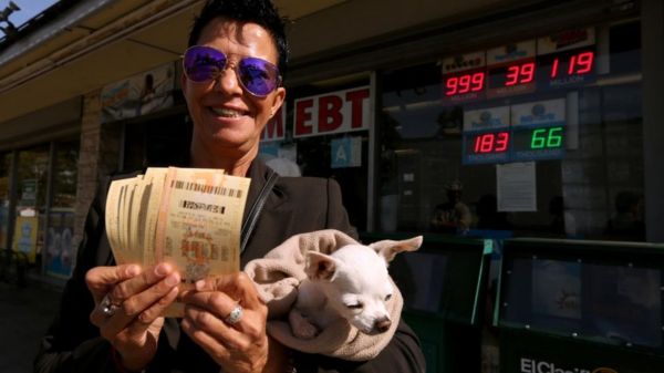 Самый большой джекпот в истории. Победитель американской лотереи Powerball может получить почти $2 млрд