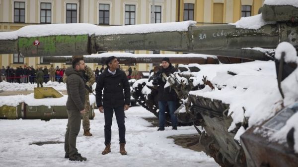 Британский премьер Риши Сунак посетил Киев и пообещал Украине помощь в борьбе с российскими дронами